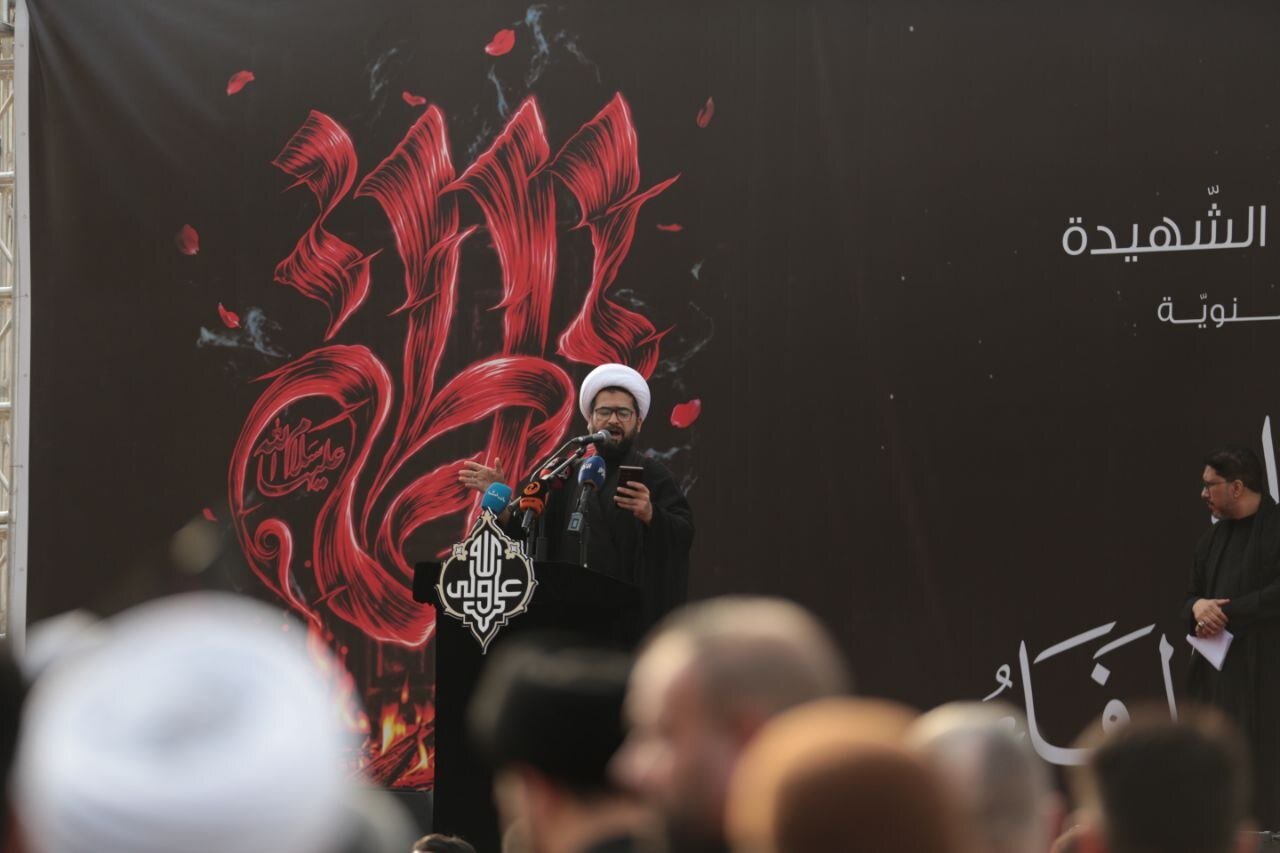 آية الله العظمى النجفي يتوسط المسيرة الفاطمية السنوية 