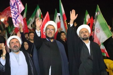 تصاویر / اجتماع مردم قزوین در ایستگاه ۲۳۹