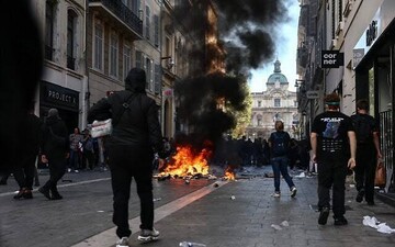 French Unions and Protest Movements Call for Fresh Demonstrations, Nationwide Strike
