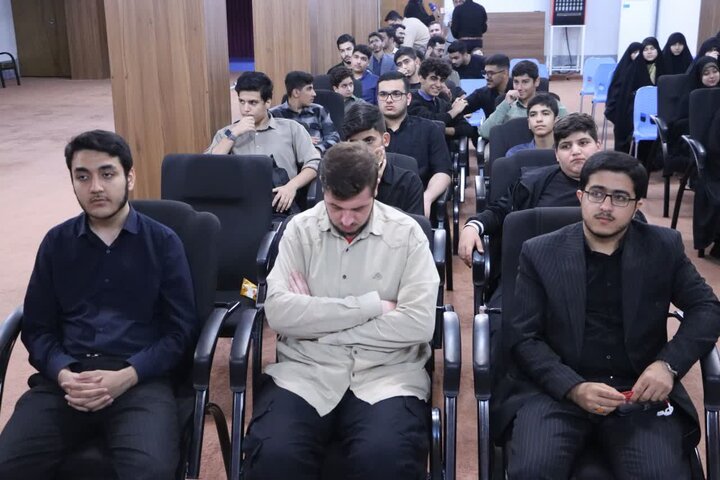 تصاویر/ نشست نماینده ولی فقیه در استان مازندران با نمایندگان تشکل دانش آموزی، دانشجویی و فعالین فرهنگی ساری