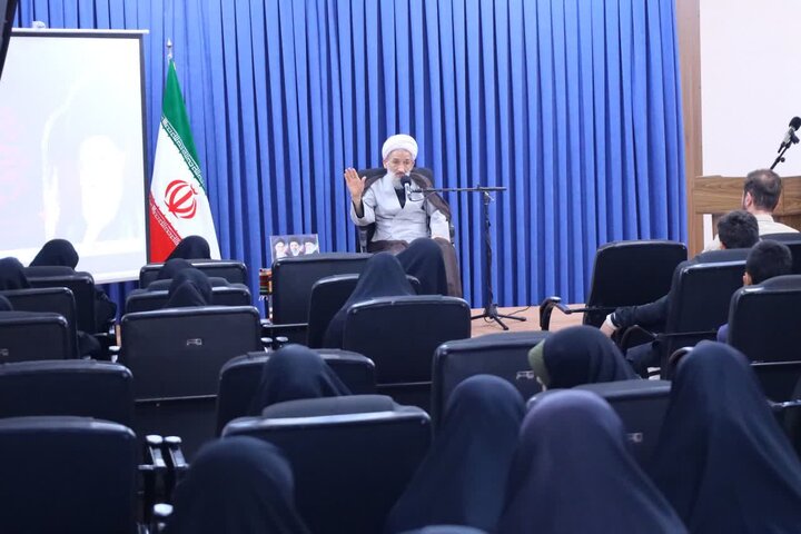 تصاویر/ نشست نماینده ولی فقیه در استان مازندران با نمایندگان تشکل دانش آموزی، دانشجویی و فعالین فرهنگی ساری