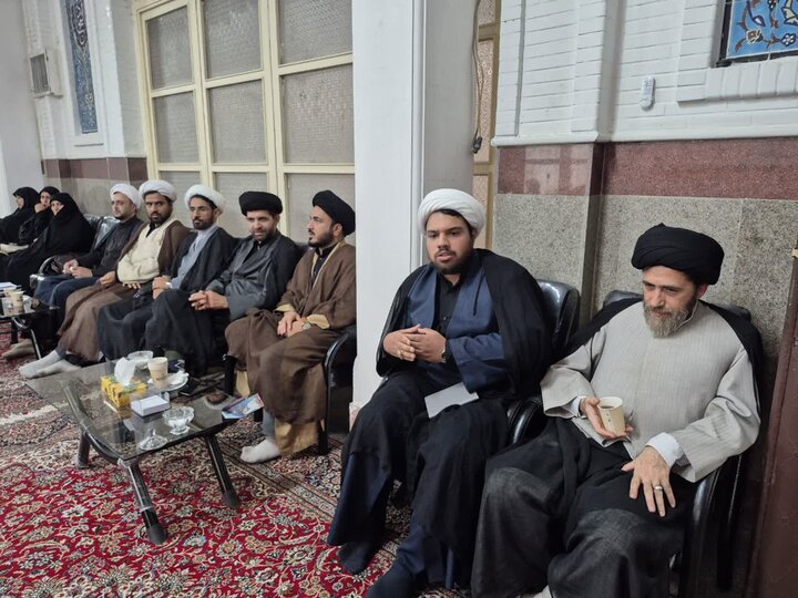 تصاویر/ نشست مبلغین شهرستان با امام جمعه پاکدشت