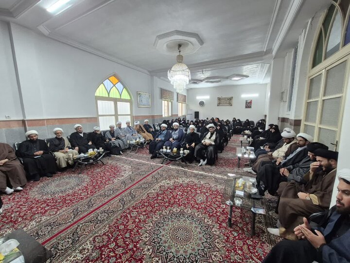 تصاویر/ نشست مبلغین شهرستان با امام جمعه پاکدشت