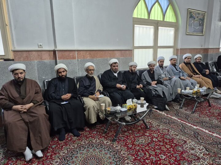 تصاویر/ نشست مبلغین شهرستان با امام جمعه پاکدشت