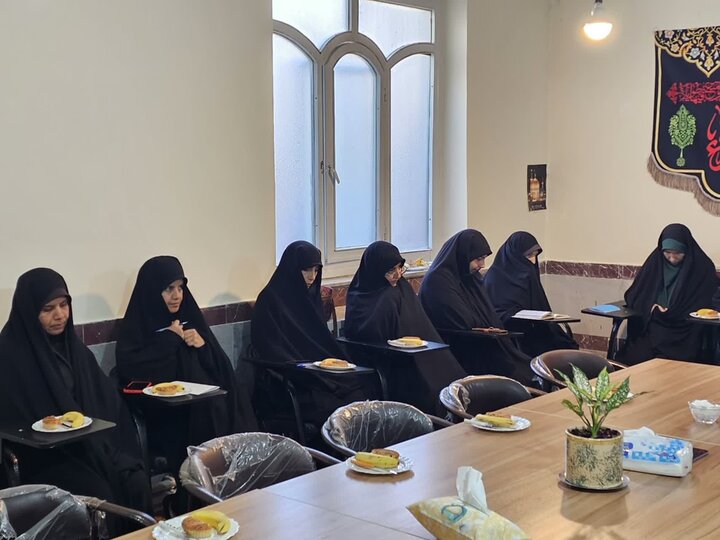 تصاویر/دیدار نماینده ولی‌فقیه در کردستان با اساتید و کادر مدرسه علمیه خواهران حضرت فاطمه(س)  بیجار