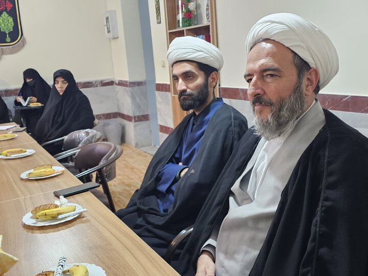 تصاویر/دیدار نماینده ولی‌فقیه در کردستان با اساتید و کادر مدرسه علمیه خواهران حضرت فاطمه(س)  بیجار