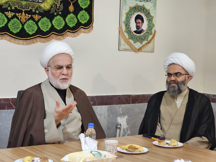 تصاویر/دیدار نماینده ولی‌فقیه در کردستان با اساتید و کادر مدرسه علمیه خواهران حضرت فاطمه(س)  بیجار