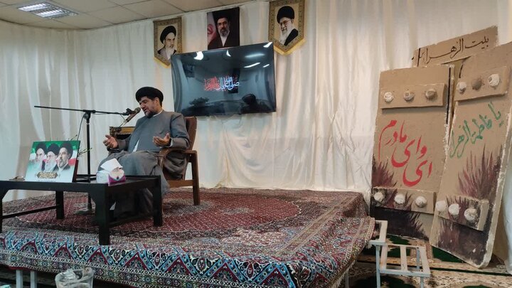 تصاویر/ برگزاری نشست فاطمی در مدرسه علمیه خواهران گناوه