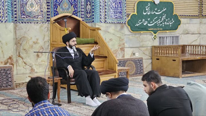 تصاویر/ نشست تبیینی با موضوع "راهکارهای موثر نقش آفرینی طلاب در جنگ تمدنی اخیر" در مدرسه علمیه معصومیه