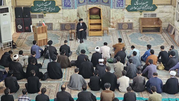 تصاویر/ نشست تبیینی با موضوع "راهکارهای موثر نقش آفرینی طلاب در جنگ تمدنی اخیر" در مدرسه علمیه معصومیه
