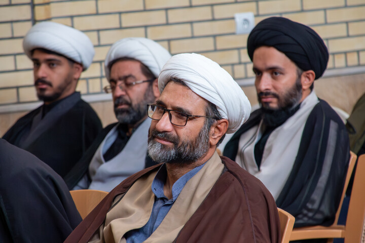تصاویر/ دیدار مشاور رئیس جمهور در امور روحانیت با طلاب و روحانیون استان کرمان