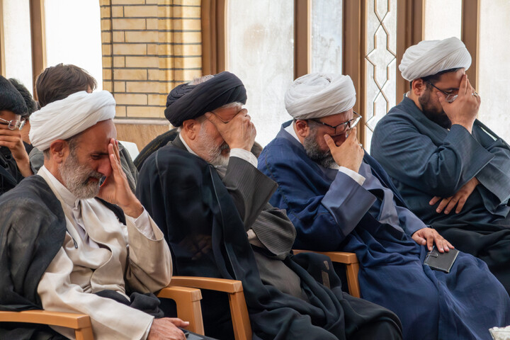 تصاویر/ دیدار مشاور رئیس جمهور در امور روحانیت با طلاب و روحانیون استان کرمان