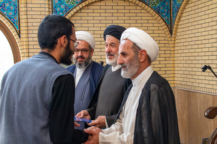 تصاویر/ دیدار مشاور رئیس جمهور در امور روحانیت با طلاب و روحانیون استان کرمان