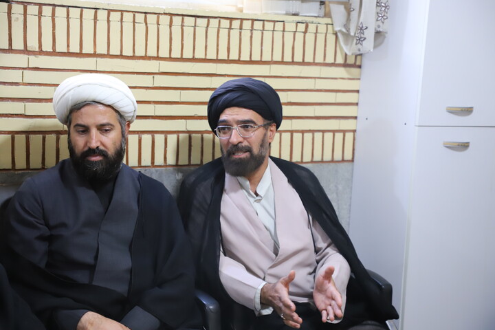 تصاویر/جلسه کادر و اساتید حوزه علمیه امام صادق (ع) بیجار با نماینده ولی فقیه در استان کردستان