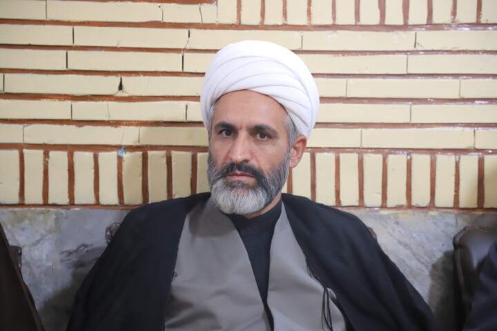 تصاویر/جلسه کادر و اساتید حوزه علمیه امام صادق (ع) بیجار با نماینده ولی فقیه در استان کردستان