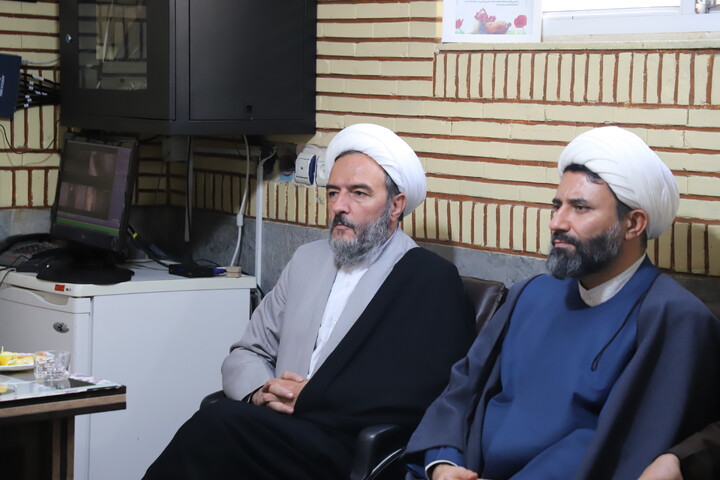 تصاویر/جلسه کادر و اساتید حوزه علمیه امام صادق (ع) بیجار با نماینده ولی فقیه در استان کردستان