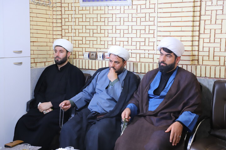 تصاویر/جلسه کادر و اساتید حوزه علمیه امام صادق (ع) بیجار با نماینده ولی فقیه در استان کردستان