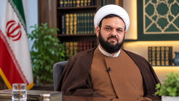 تقلیل امامت به رهبری علمی و معنوی، انحراف از حقیقت امامت در اندیشه شیعه است