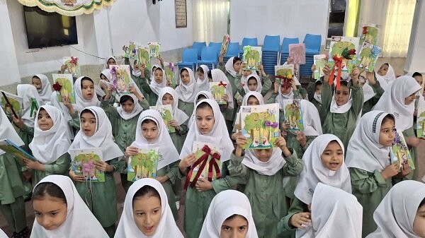 مدرسه علمیه حضرت زهرا(س) احمدآباد میزبان جشن قرآنی کودکان+عکس