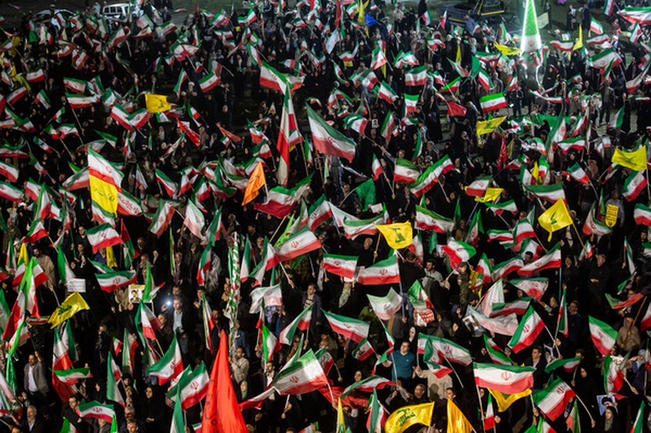 دویست و چهلمین موج حضور ملت ایران / دعوت به حضور سراسری در حمایت از مدافعان میهن و جبهه مقاومت