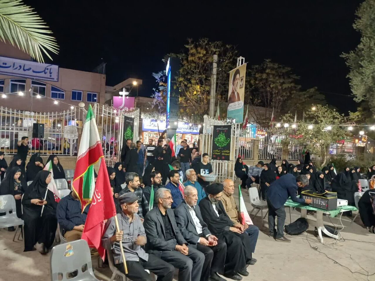 تسخیر سنگر خیابان توسط مردم در ۲۴۰ شب گذشته / نقش ممتاز بانوان در خنثیسازی توطئه تجزیه ایران+تصاویر