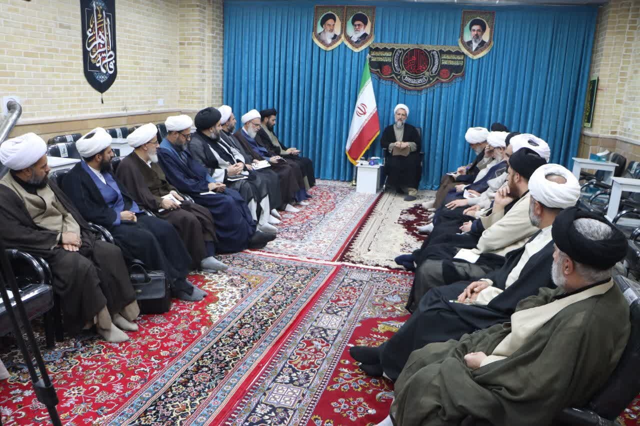 نماز یکی از لحظات ناب بندگی است / لزوم پاسخگویی ائمه جمعه و جماعات به شبهات دینی