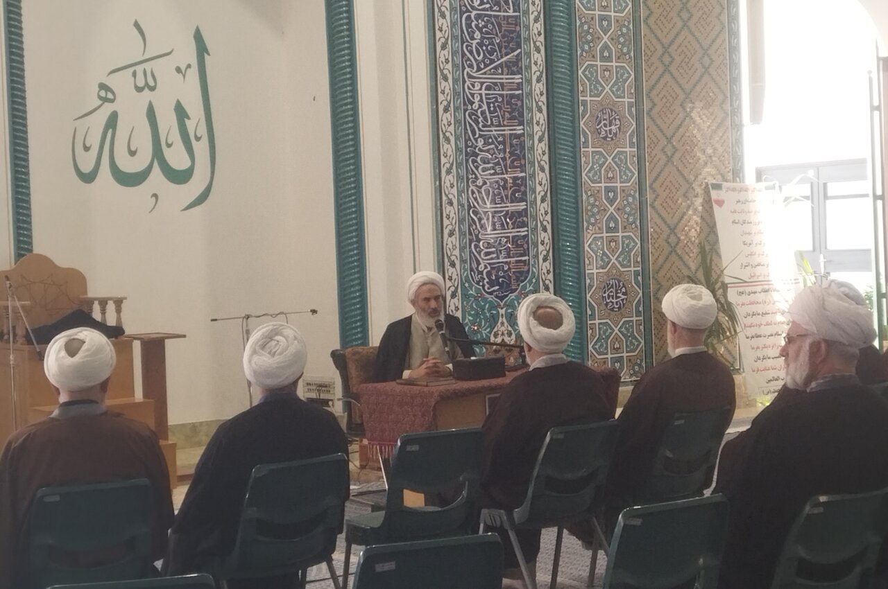 مساجد پایگاه دفاع از انقلاب و تقویت حضور مردم در صحنه هستند