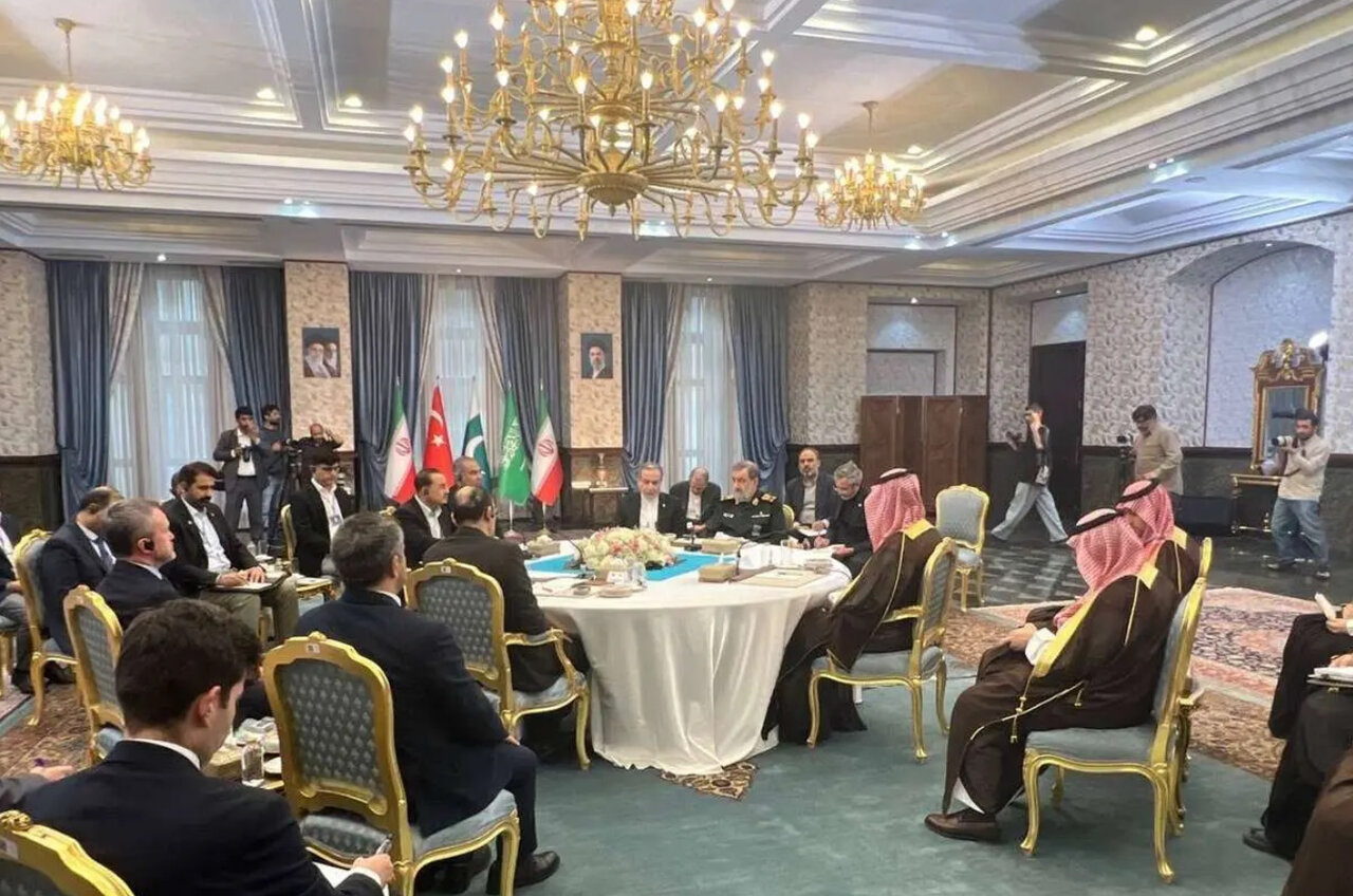 بيان الاجتماع الرباعي في طهران يؤكد على استمرار المباحثات حول السلام والأمن في المنطقة