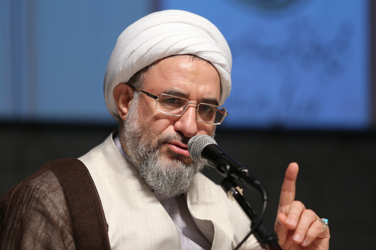 رسالة تحذيرية من آية الله الأراكي إلى قادة العراق: الخضوع للسياسات الأمريكية خروج عن الإيمان وتفريط بالاستقلال