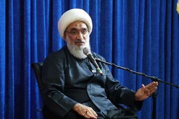 امام جمعه بوشهر خواستار تقویت حمایت از طلاب و توسعه خدمات متناسب با شرایط استان‌ها شد