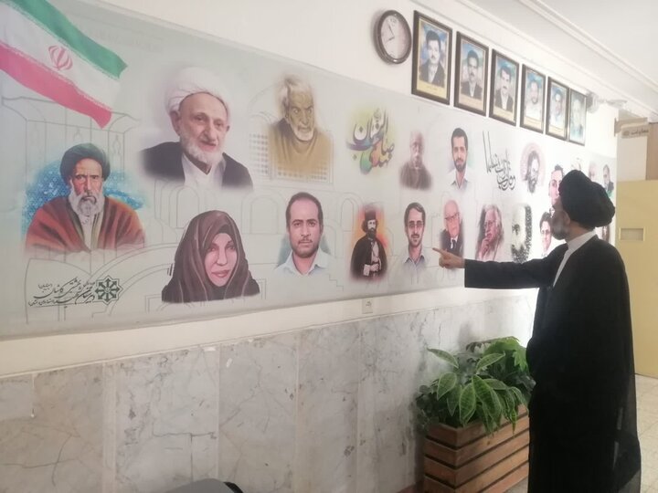 تصاویر/ حضور و سخنرانی نماینده ولی فقیه در کاشان در جمع دانش آموزان دبیرستانهای پسرانه امام جواد(ع)و شهیدبهشتی
