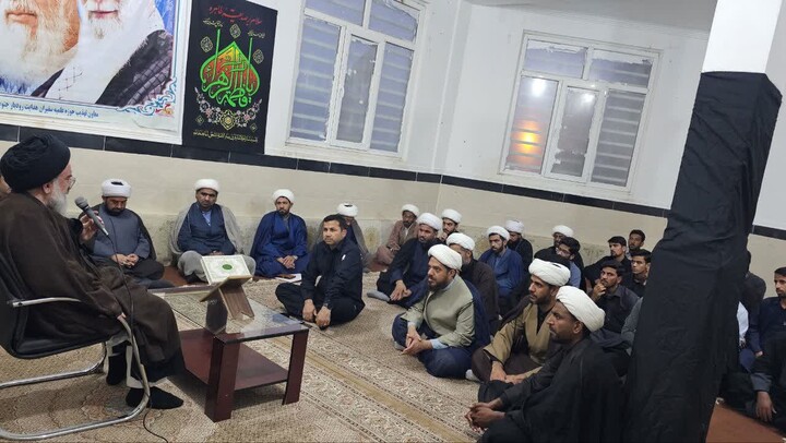 تصاویر/  چهارمین جلسه از سلسله جلسات درس اخلاق در مدرسه علمیه امیرالمومنین (ع) رودبارجنوب