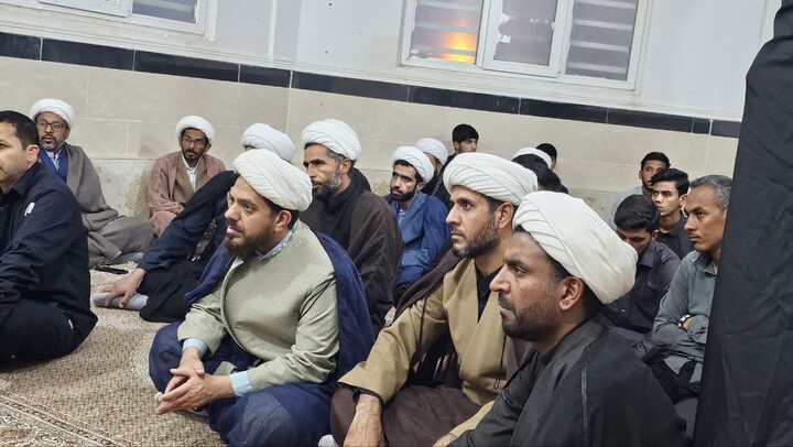 تصاویر/  چهارمین جلسه از سلسله جلسات درس اخلاق در مدرسه علمیه امیرالمومنین (ع) رودبارجنوب
