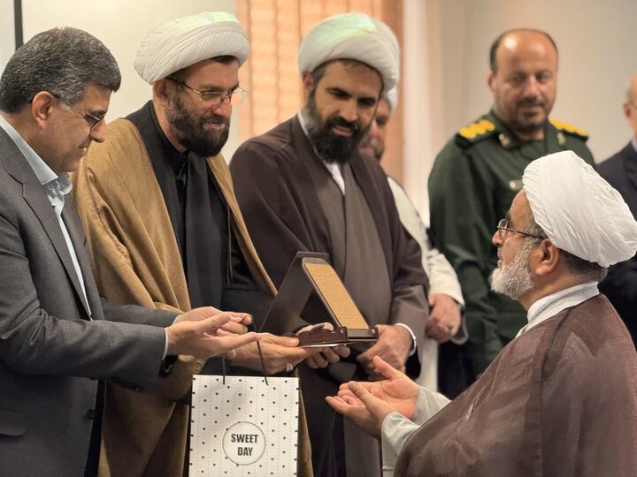 تصاویر/ تقدیر و تجلیل از برترین های پژوهشی مدرسه علمیه آستانه اشرفیه
