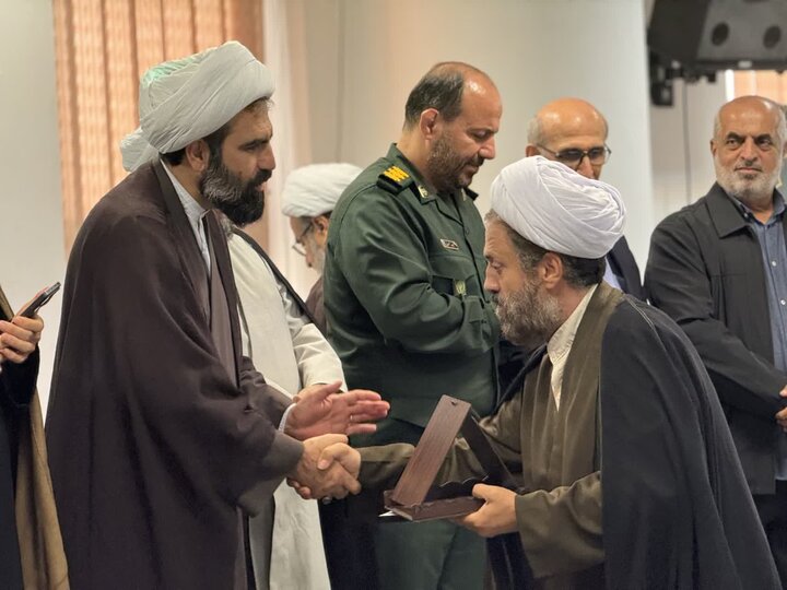 تصاویر/ تقدیر و تجلیل از برترین های پژوهشی مدرسه علمیه آستانه اشرفیه

