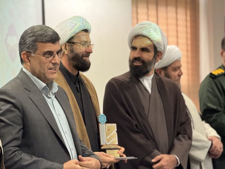 تصاویر/ تقدیر و تجلیل از برترین های پژوهشی مدرسه علمیه آستانه اشرفیه
