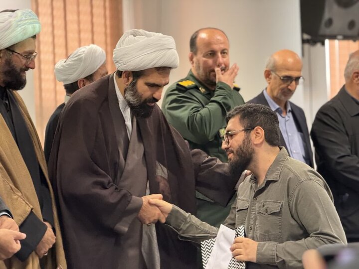 تصاویر/ تقدیر و تجلیل از برترین های پژوهشی مدرسه علمیه آستانه اشرفیه
