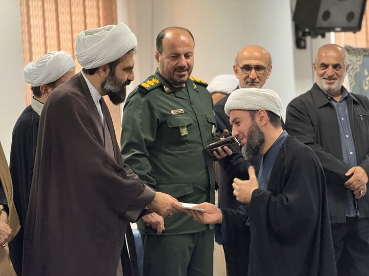 تصاویر/ تقدیر و تجلیل از برترین های پژوهشی مدرسه علمیه آستانه اشرفیه
