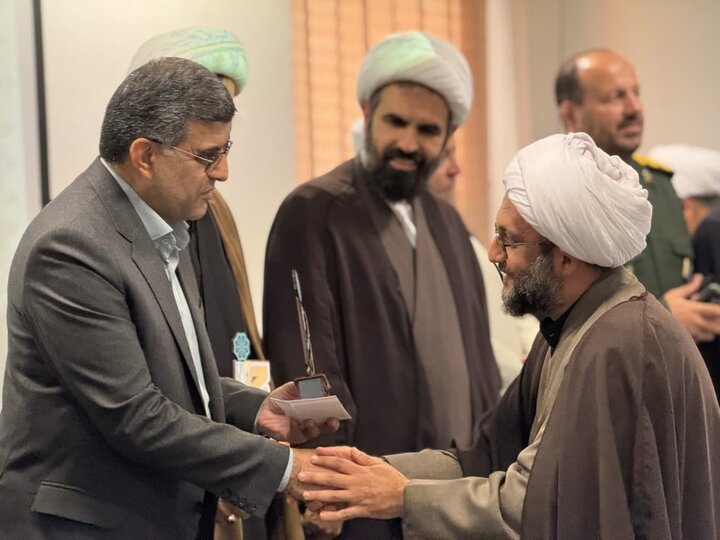 تصاویر/ تقدیر و تجلیل از برترین های پژوهشی مدرسه علمیه آستانه اشرفیه
