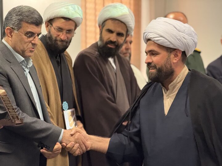 تصاویر/ تقدیر و تجلیل از برترین های پژوهشی مدرسه علمیه آستانه اشرفیه
