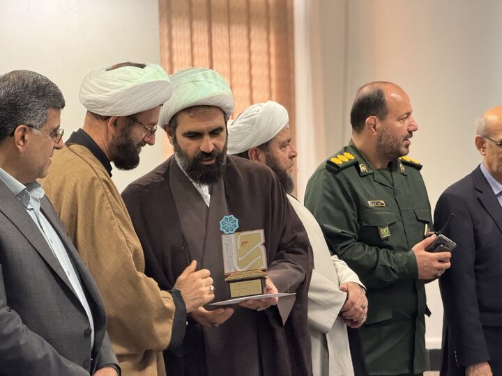 تصاویر/ تقدیر و تجلیل از برترین های پژوهشی مدرسه علمیه آستانه اشرفیه
