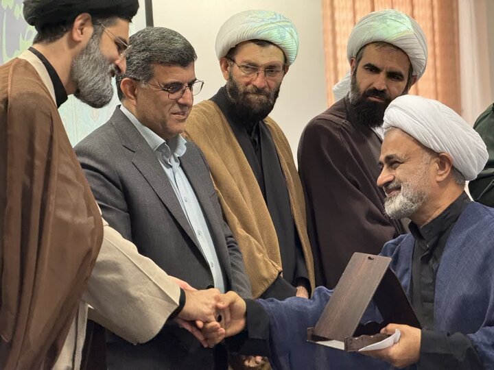 تصاویر/ تقدیر و تجلیل از برترین های پژوهشی مدرسه علمیه آستانه اشرفیه
