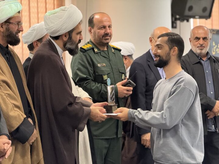 تصاویر/ تقدیر و تجلیل از برترین های پژوهشی مدرسه علمیه آستانه اشرفیه
