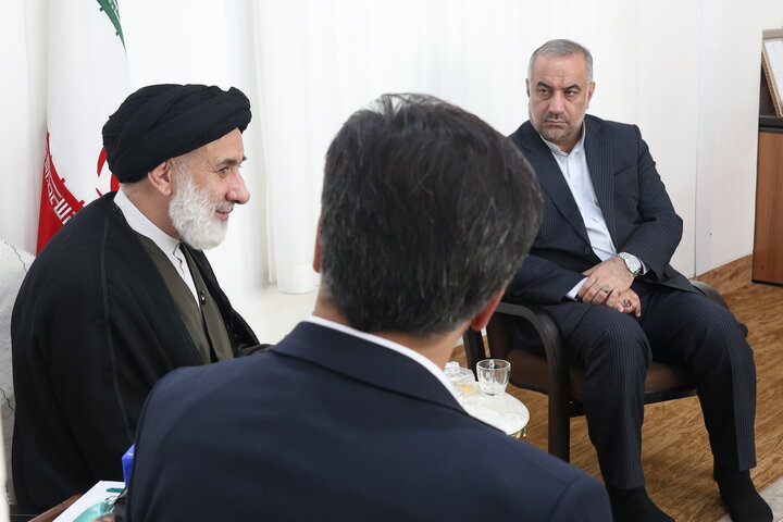 تصاویر/ دیدار رئیس سازمان زندان‌ها و اقدامات تأمینی و تربیتی کشور با نماینده ولی‌فقیه در چهارمحال و بختیاری