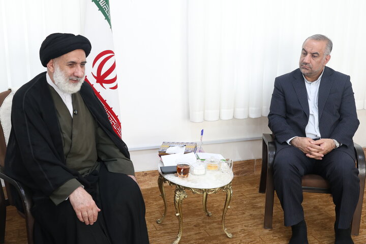 تصاویر/ دیدار رئیس سازمان زندان‌ها و اقدامات تأمینی و تربیتی کشور با نماینده ولی‌فقیه در چهارمحال و بختیاری
