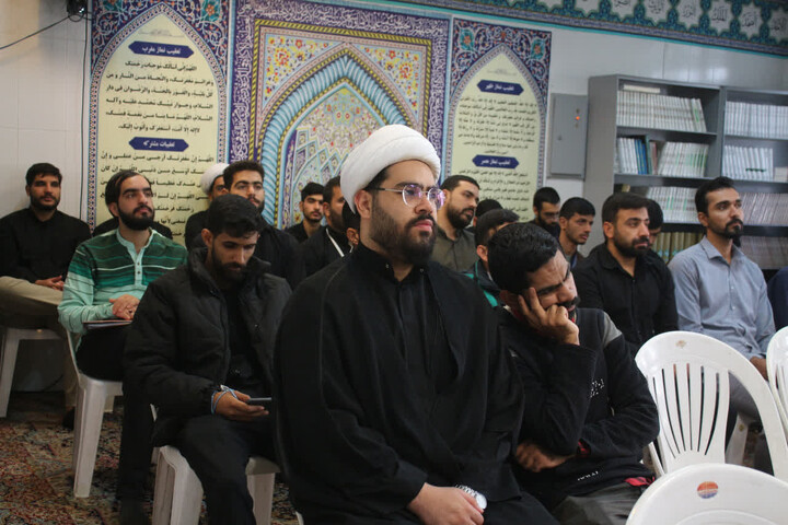 تصاویر/ پنجاه و یکمین جلسه از سلسله‌ جلسات شرحی بر احادیث کتاب اصول کافی در مدرسه علمیه امام مهدی (عج) کرمان