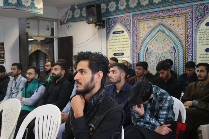 تصاویر/ پنجاه و یکمین جلسه از سلسله‌ جلسات شرحی بر احادیث کتاب اصول کافی در مدرسه علمیه امام مهدی (عج) کرمان
