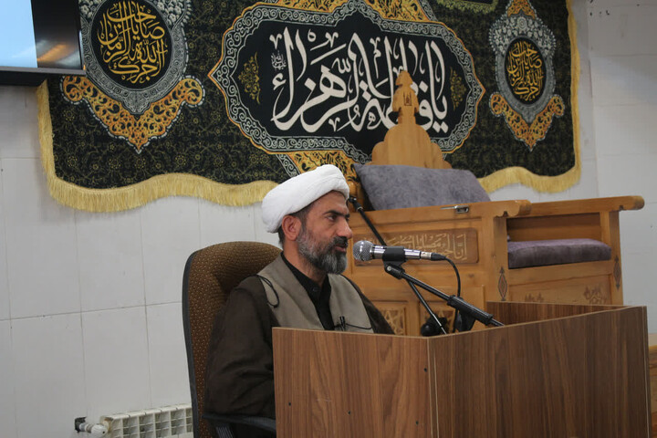 تصاویر/ سی‌ و سومین جلسه از سلسله جلسات شرح صحیفه سجادیه در مدرسه علمیه امام مهدی (عج) کرمان