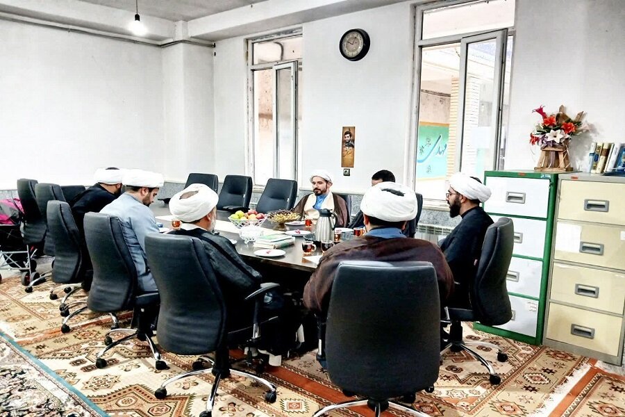 جلسه شورای آموزش مدرسه علمیه امام خمینی(ره) هرسین برگزار شد+عکس