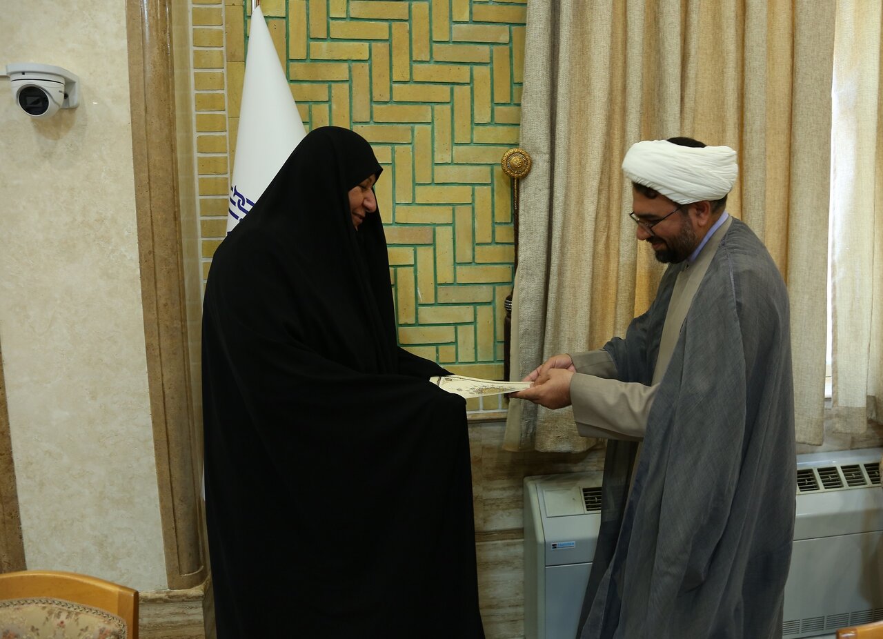 «عباسی» مدیرکل دفتر بین الملل جامعه الزهرا سلام‌الله‌علیها شد